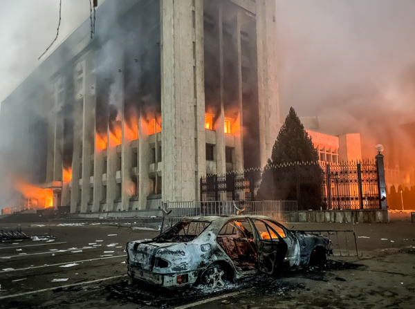 1月9日，美軍機墜毀；變異“德爾塔克戎”來襲；哈暴徒收錢上街