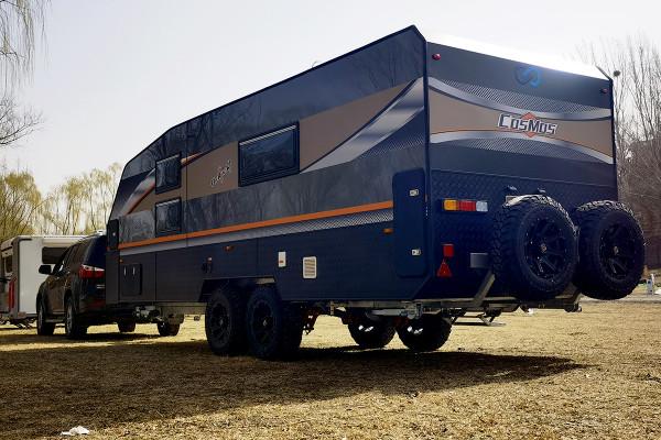 五星級拖掛房車！雙軸獨立懸掛＋乾溼分離衛生間，科斯大黑牛拖掛