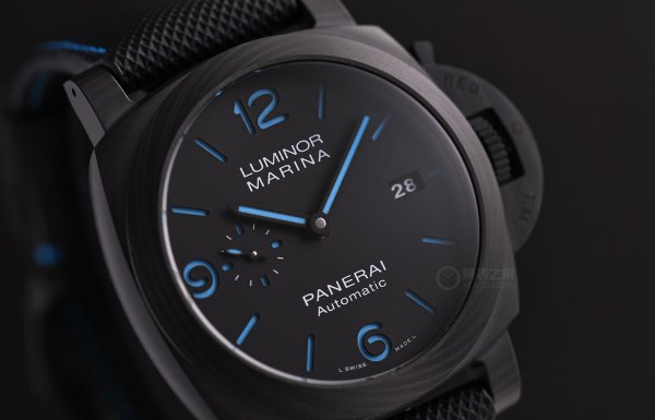 材質美學 品鑑沛納海廬米諾系列碳纖維腕錶-44毫米 材質美學 品鑑沛納海廬米諾系列碳纖維腕錶-44毫米