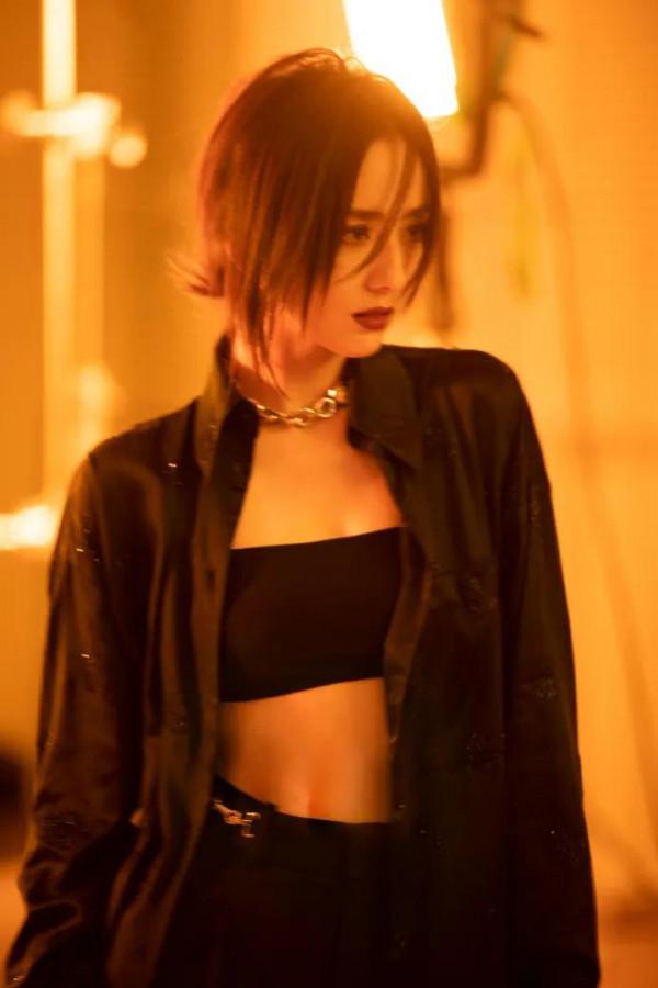 佟麗婭跳卡點爵士舞眼神超雷，超鯊