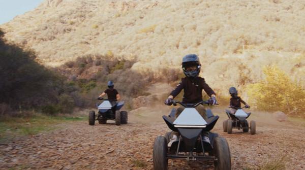 iPhone 14 Pro概念渲染圖曝光；特斯拉推出新款兒童車