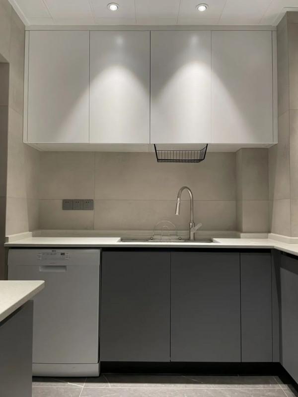 180㎡現代主義，安靜舒適的設計，令人輕鬆愜意