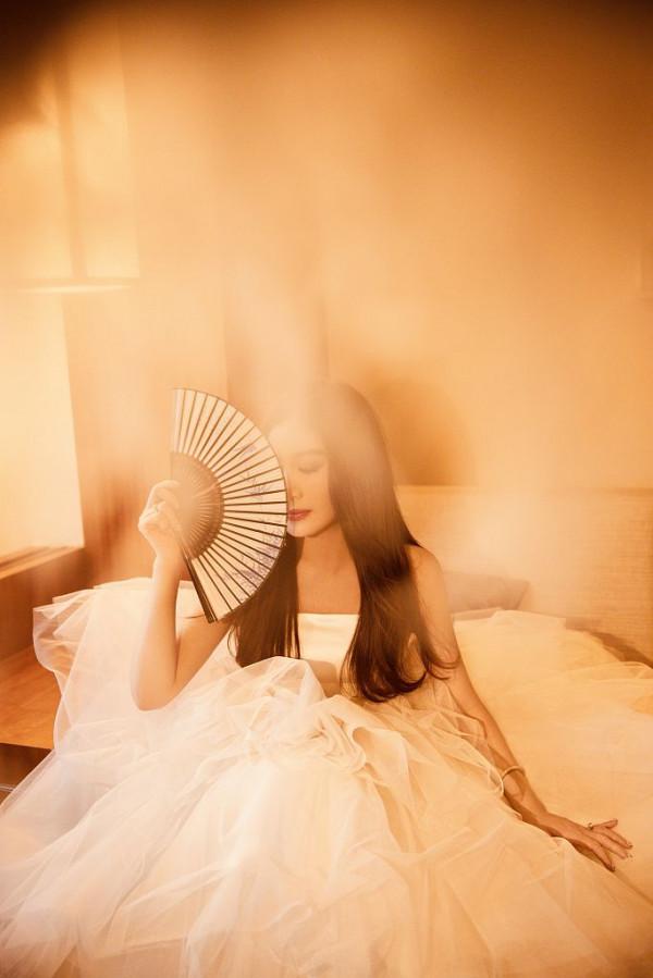 溫碧霞亮相第16屆長春電影節 白裙造型宛如雪之精靈 溫碧霞亮相第16屆長春電影節 白裙造型宛如雪之精靈