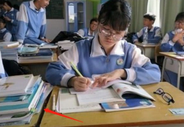 高中班主任“神吐槽”,7張書桌照片代表7種人生走向,你是哪種 高中班主任“神吐槽”,7張書桌照片代表7種人生走向,你是哪種