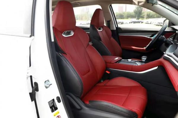 長安CS75PLUS：造型運動，搭載1.5T+6AT，百公里油耗6.5L