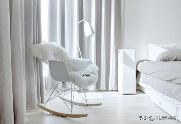 42歲獨居女性的家，巧妙利用空間錯位設計，裝出純白精緻公寓