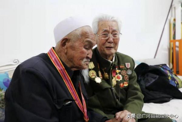 淚目！跨越千里，兩位抗美援朝老兵盛世再相逢