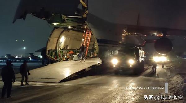 肚裡裝下7輛步戰車飛向哈薩克！俄軍超級運輸機又立功，不服不行