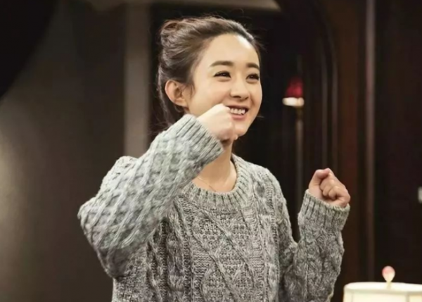 “靈動少女”別亂演，有人一顰一笑似精靈，有人一舉一動像智障