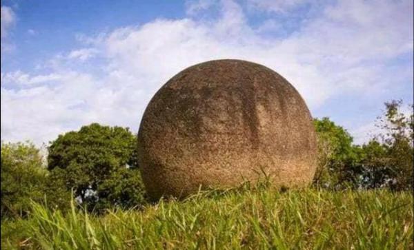 十萬年前的巨型石球問世,完美工藝,有人稱它為“外星人的玩具” 十萬年前的巨型石球問世,完美工藝,有人稱它為“外星人的玩具”