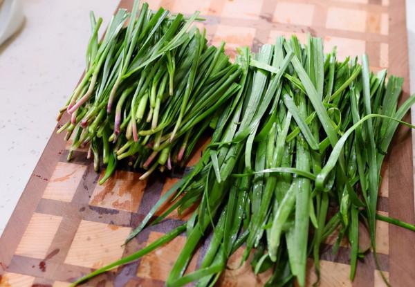 野韭菜:長得其貌不揚,卻是韭菜中的極品,若遇到別整株挖走 野韭菜:長得其貌不揚,卻是韭菜中的極品,若遇到別整株挖走