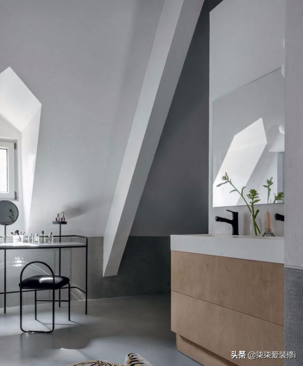 這套600平大別墅，以光為筆，承載著一家7口，一貓一狗的幸福生活