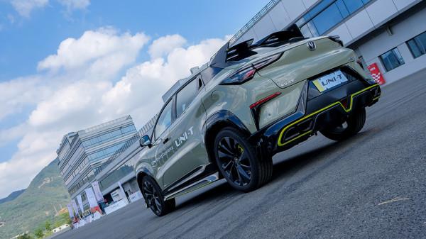 下賽道還不過癮？路試會更舒服，試駕長安UNI-T