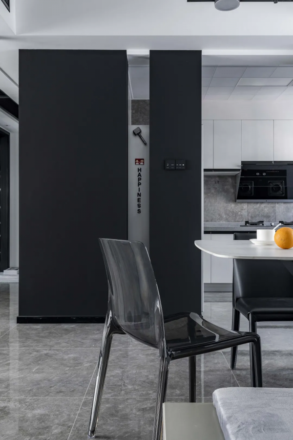 一個kaws收藏達人的家，連角落都是精彩