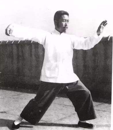 淺談太極拳的頭部姿勢要求，什麼是頂頭懸？如何做到虛領頂勁？