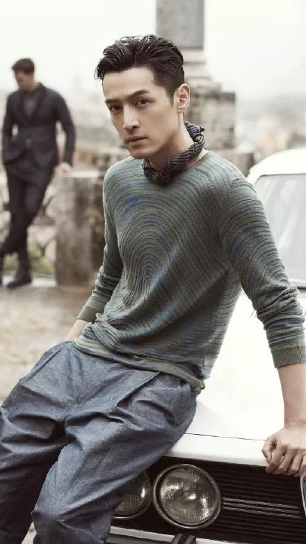 胡歌發照惹爭議，現在的粉絲團全都想操控明星，胡歌給他們教訓