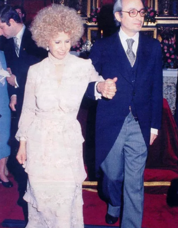 82歲西班牙女富豪為愛瘋狂,為嫁小24歲公務員男友,放棄百億財產 82歲西班牙女富豪為愛瘋狂,為嫁小24歲公務員男友,放棄百億財產