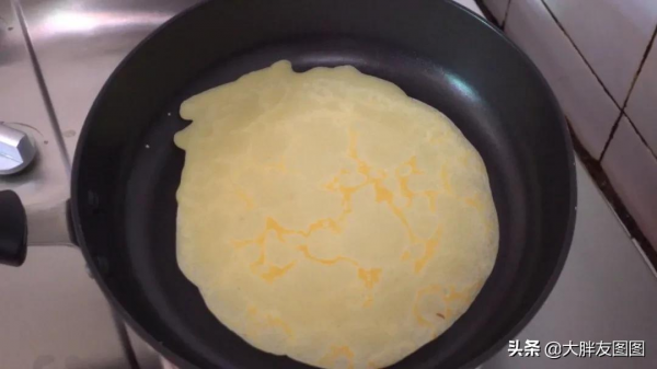 不用揉麵，千層捲餅這樣做太香了，餡多皮薄，一口下去超級滿足