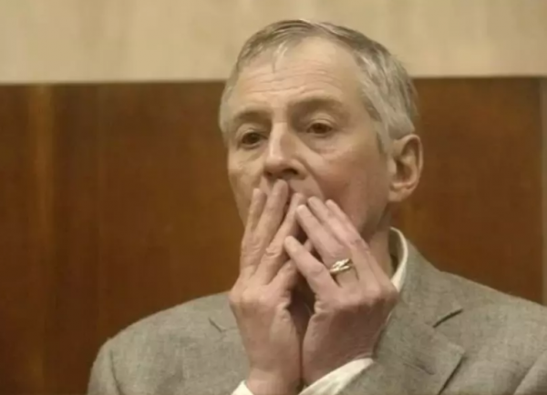 2001年，美國男子釣魚時發現屍體，兇手卻是男扮女裝的億萬富豪