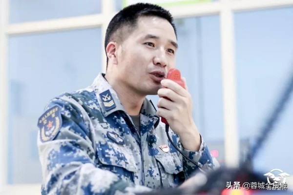 尖兵面孔 | 導航臺臺長潘正峰：「戰鷹」與戰士的「導航人」