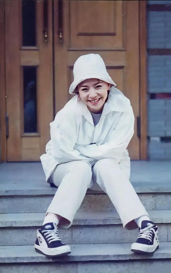 簡直不敢相信，年輕時的宋丹丹這麼美，純天然的