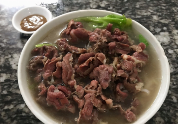 廣東最貴路邊攤80一碗,7點就賣光,製作過程簡單,燙幾下就出鍋 廣東最貴路邊攤80一碗,7點就賣光,製作過程簡單,燙幾下就出鍋