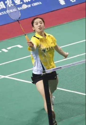 跨步上網步法不到位、擊球搶不到高點、發力無法後撤,這樣來糾正 跨步上網步法不到位、擊球搶不到高點、發力無法後撤,這樣來糾正