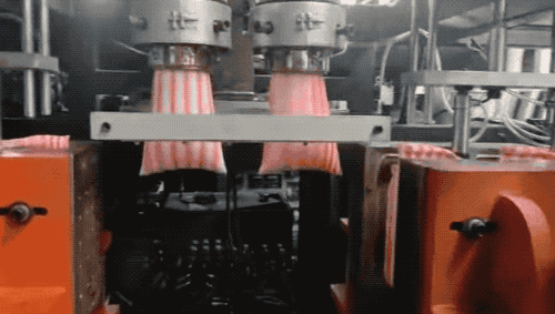 洗髮水的瓶底和牛奶瓶的提手，原來是吹出來的