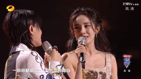 湖南臺跨年：龔俊唱得難聽卻自信，王一博胖了，楊紫出場收視最高