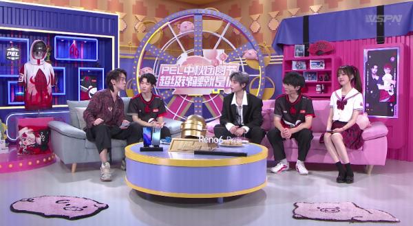 和平精英:舒寒與李振寧歡樂互動,直播秀車技,沒想到雙雙翻車 和平精英:舒寒與李振寧歡樂互動,直播秀車技,沒想到雙雙翻車