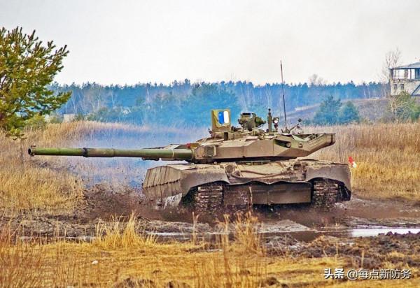同室操戈：烏克蘭T-84主戰坦克與俄羅斯T-90對陣，火力對比誰更猛