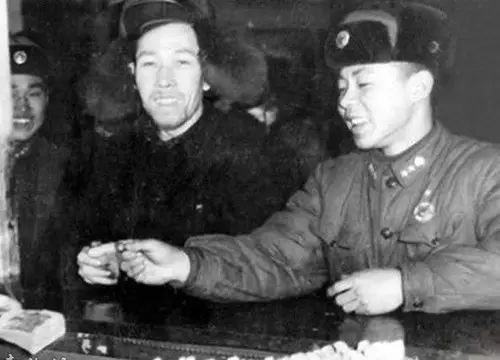 雷鋒生前留下大量照片之迷 雷鋒生前留下大量照片之迷