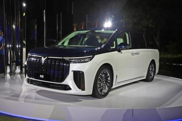 新車 | 疑似WEY首款MPV現身，套殼測試車曝光，長城版“GL8”來了？