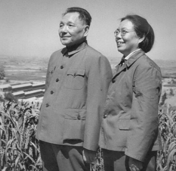 鄧小平與繼母夏伯根:相差5歲,時隔31年首次見,此後不棄半世紀 鄧小平與繼母夏伯根:相差5歲,時隔31年首次見,此後不棄半世紀