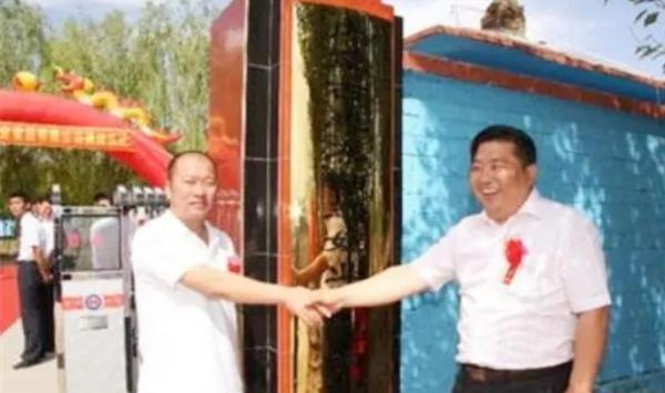 包頭富豪金利斌：24歲擺地攤，身價25億，為何卻在功成名就時自焚