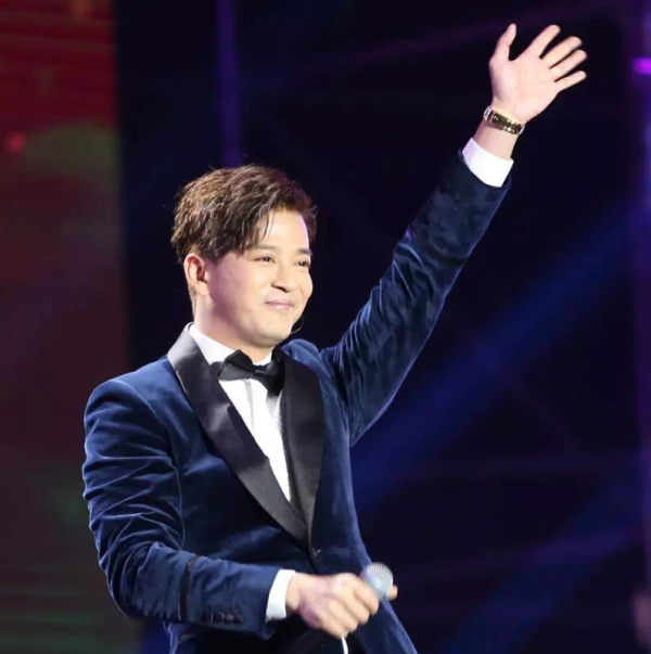 凹凸不平、眼睛擠成一條縫,“發麵饅頭”臉毀了多少高顏值明星? 凹凸不平、眼睛擠成一條縫,“發麵饅頭”臉毀了多少高顏值明星?