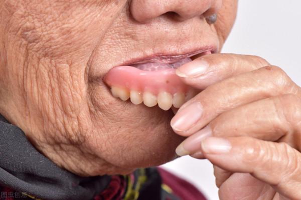 雙休日一樂：老侯有趣的假牙