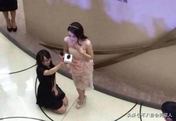 娛樂圈打工人工資差距大,明星日均208萬,助理薪酬3500元 娛樂圈打工人工資差距大,明星日均208萬,助理薪酬3500元