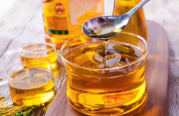 花生油、菜籽油、大豆油,哪種更健康呢?醫生:這三種油趁早拉黑 花生油、菜籽油、大豆油,哪種更健康呢?醫生:這三種油趁早拉黑