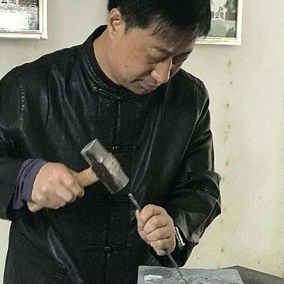 2007年，山東土豪斥巨資購買硯臺遭人嘲笑，後經專家鑑定價值兩億