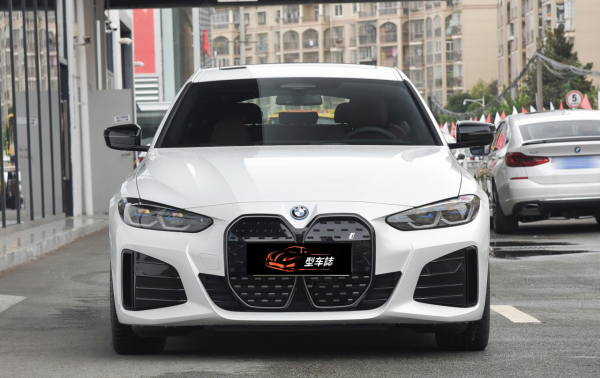 汽車界的BUG，新能源汽車！最新i4與沙龍機甲龍如何選擇