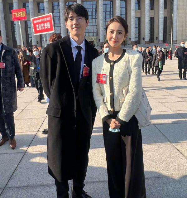 明星開會穿什麼？劉濤正裝一身正氣，佟麗婭穿2萬+外套搭配樸素