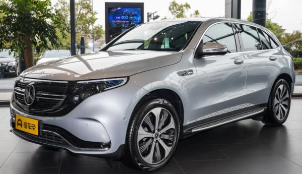 賓士EQC慢充時顯示燈不亮,拔下充電槍後燈卻一直亮著怎麼回事? 賓士EQC慢充時顯示燈不亮,拔下充電槍後燈卻一直亮著怎麼回事?