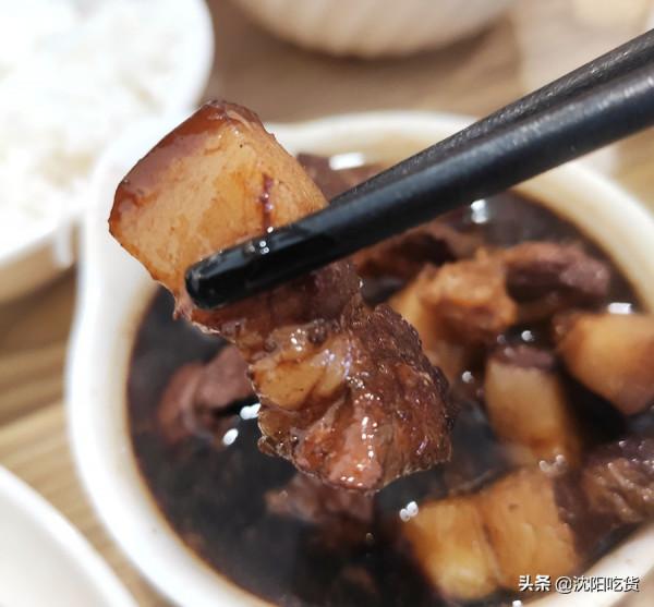 比臉還大的板骨，能拆一盤子肉，下午一點多就能賣空