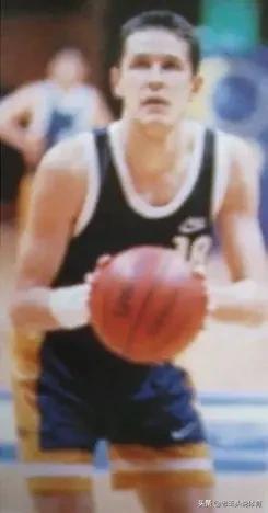 中國男籃歷史上第一個外援，工資買不起手機