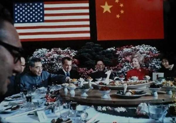 中國的國宴有多驚豔？基辛格被一隻雞征服，連尼克松都讚不絕口