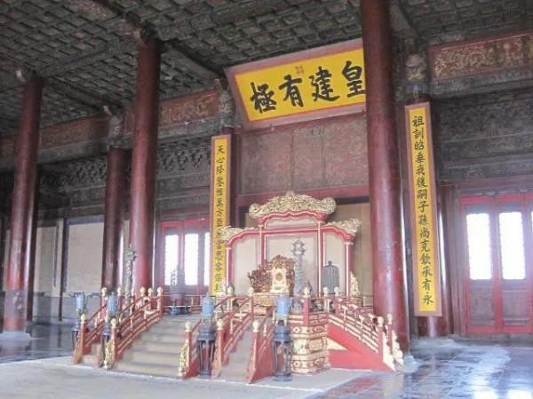 古代皇帝出行有多少人跟著？