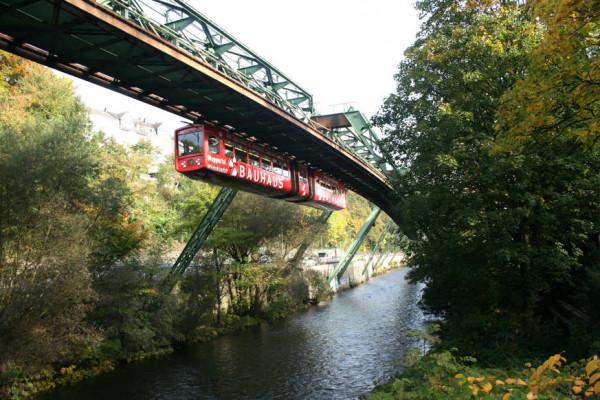 看稀奇!其他國家上班族的通勤方式:水上飛機?復古馬車? 看稀奇!其他國家上班族的通勤方式:水上飛機?復古馬車?