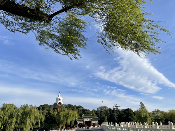 “北京藍”又上線，北海瓊華觀白塔，洗眼大片來了
