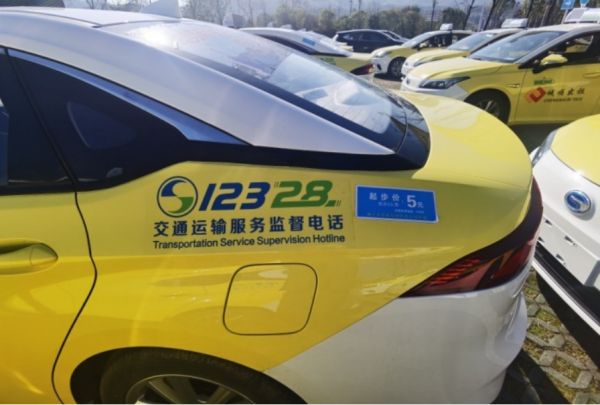 市區14臺純電動計程車亮相